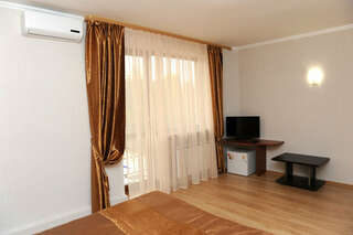 Гостиница Мона Лиза Нижний Новгород Двухместный номер с 1 кроватью и балконом-2