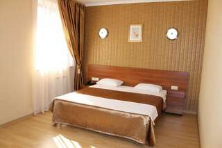 Гостиница Мона Лиза Нижний Новгород Двухместный номер с 1 кроватью и балконом-1